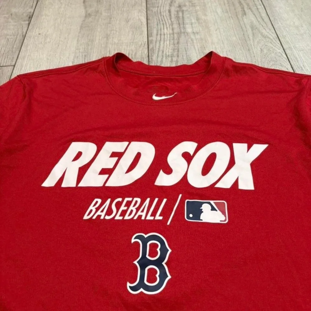 Nike red Boston Red Sox T-shirt athletic fabric‎ Men's size  Large